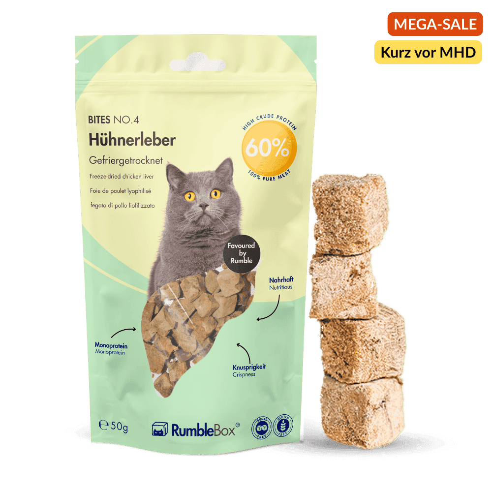 Freeze-dried chicken liver cat treats in green packaging, featuring natural, high-protein bites, 60% pure meat.