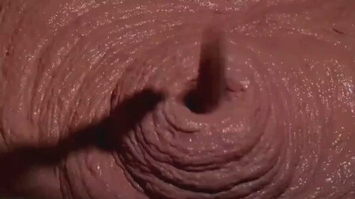 Video: 1Mit der Katzenleckerli Industrie läuft etwas falsch. smaller